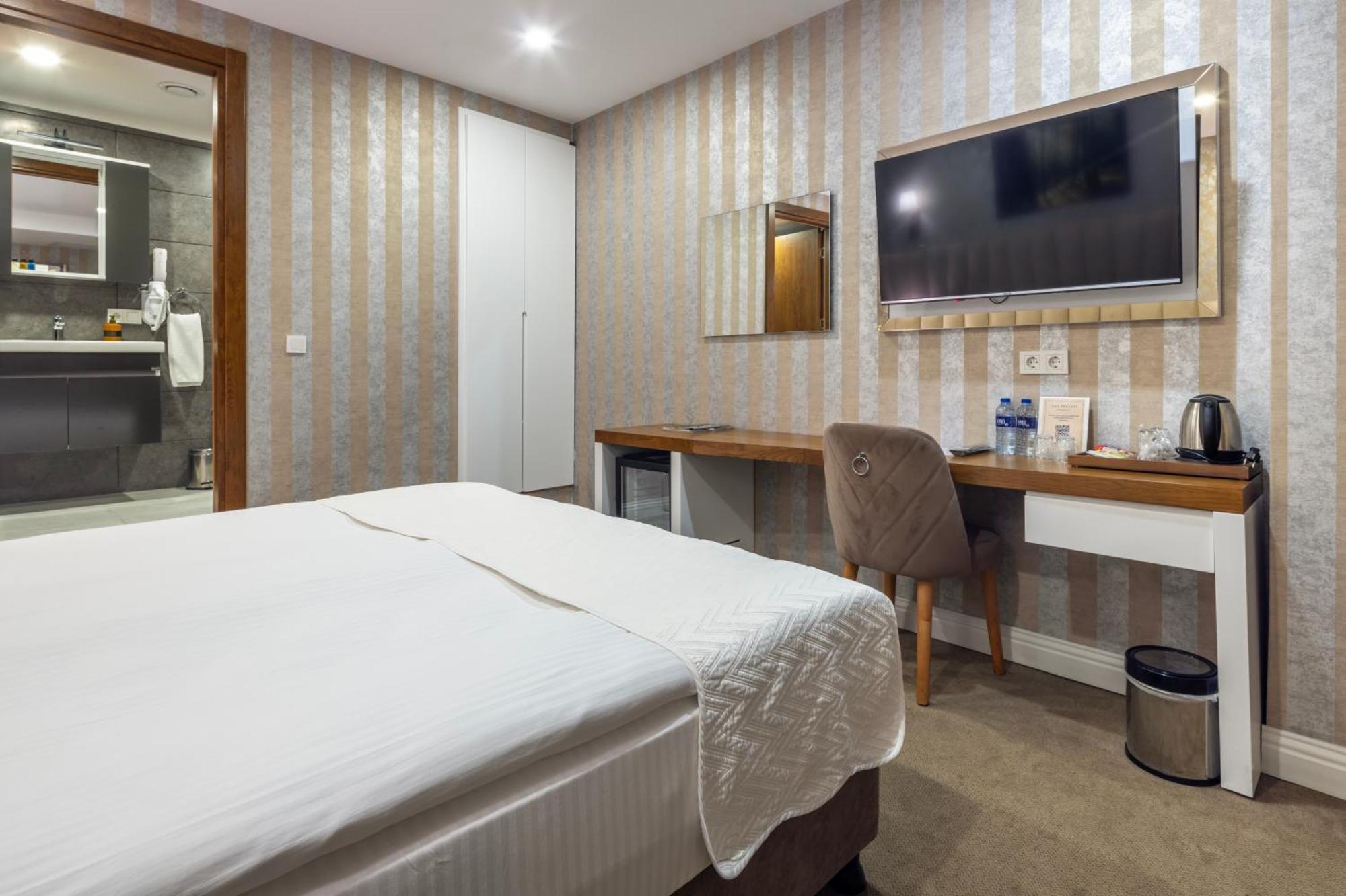 Mr Beyaz Hotel Istanbul Exterior photo